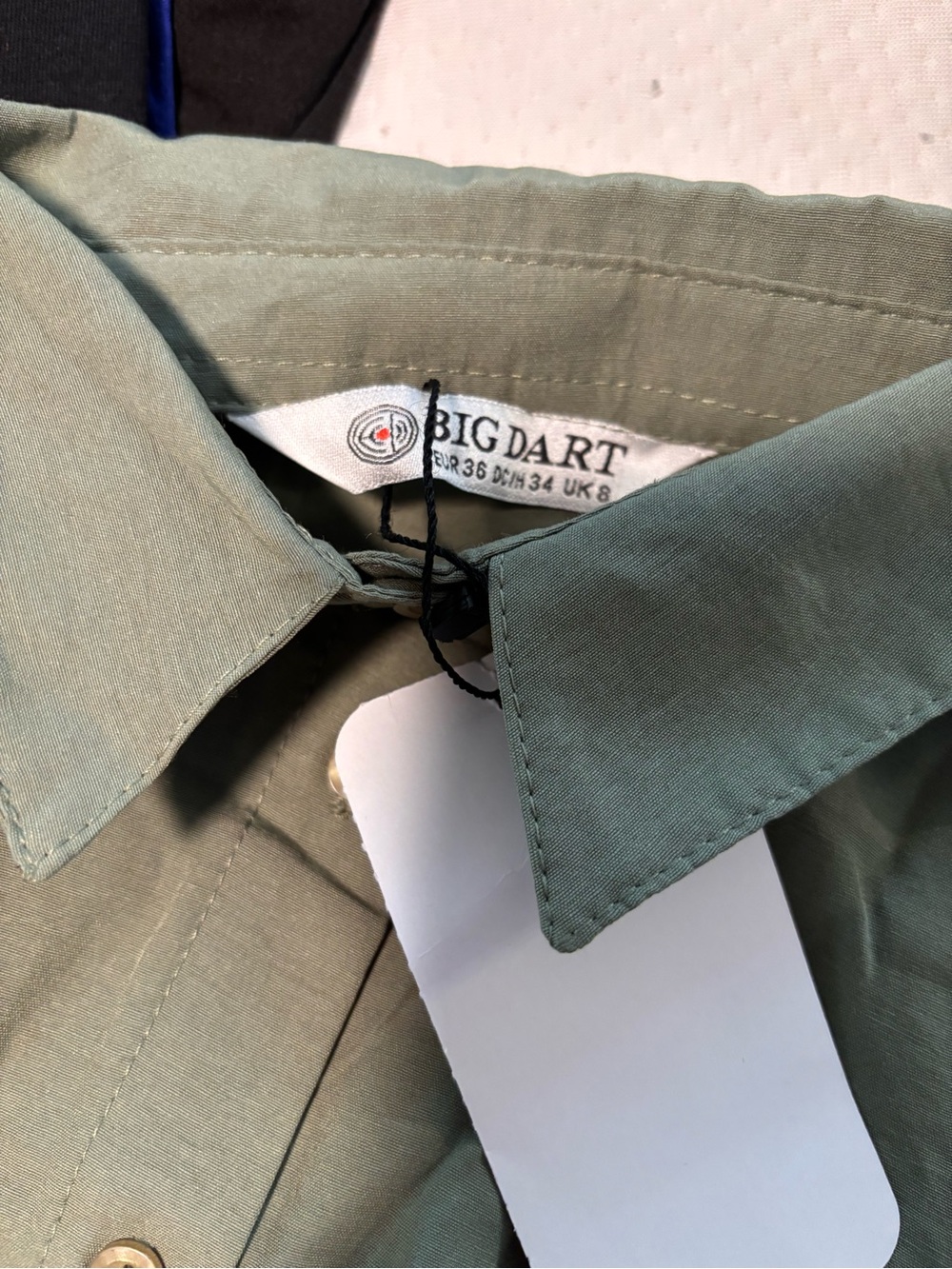 Must bundle New shirt size small - Picture 4 of 5